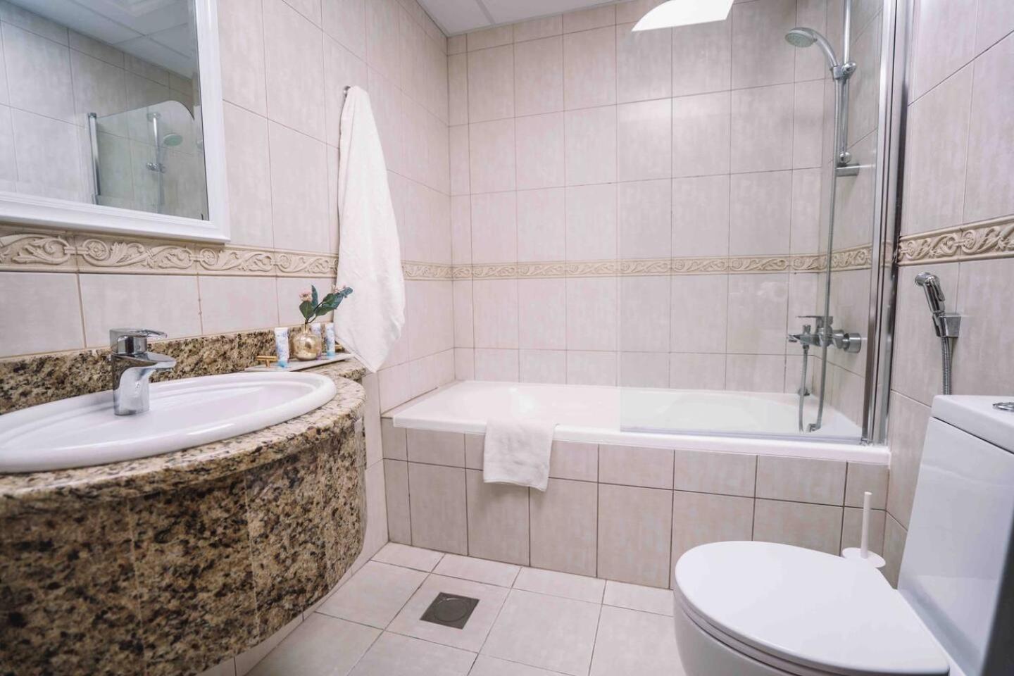 דובאי Sea & Palm View Elegant 1 Bedroom Apartment מראה חיצוני תמונה