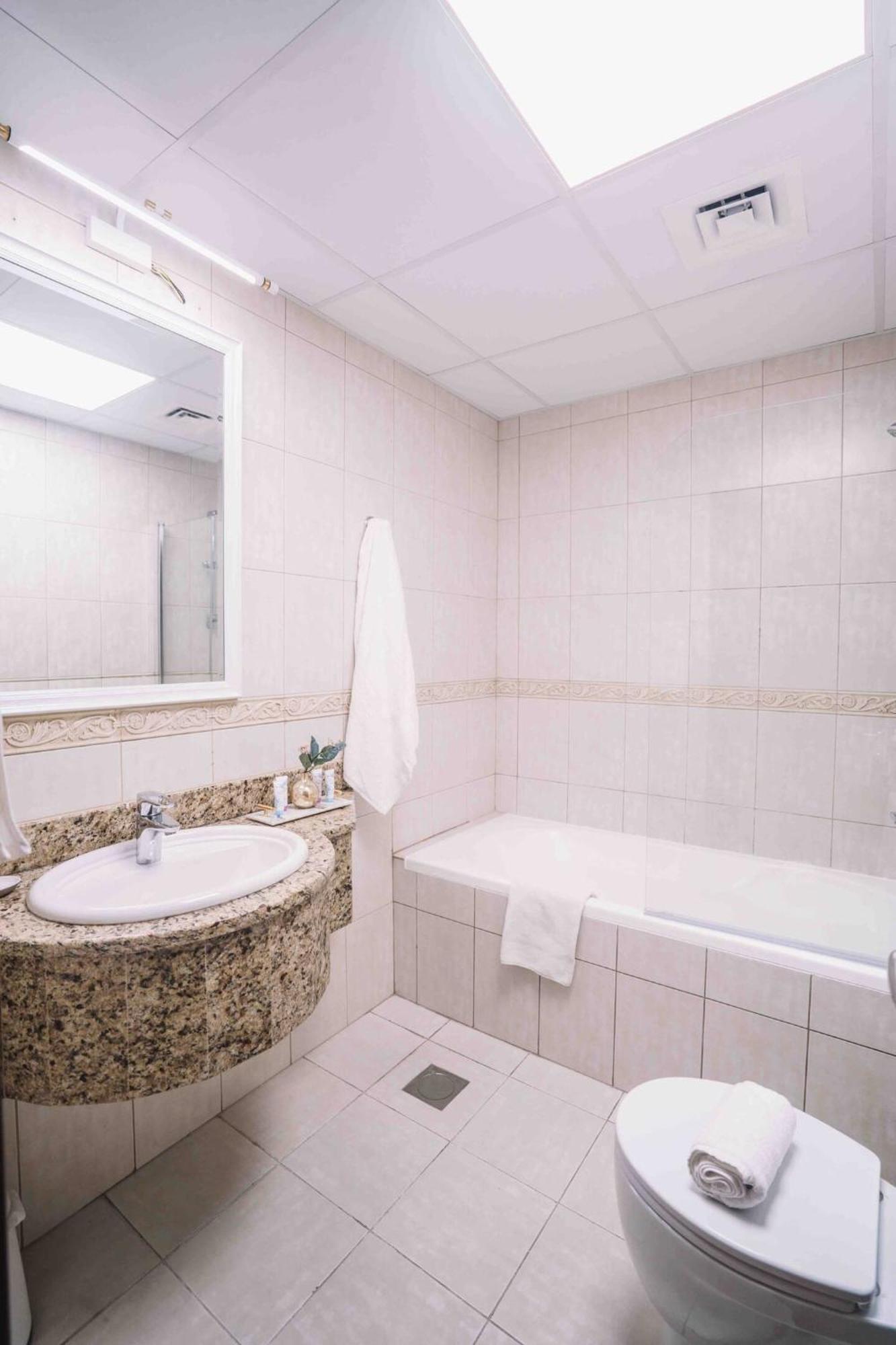 דובאי Sea & Palm View Elegant 1 Bedroom Apartment מראה חיצוני תמונה